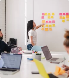 "Business English", "inglês para negócios", "comunicação corporativa em inglês", "aulas de inglês para empresas", "inglês para o ambiente de negócios".