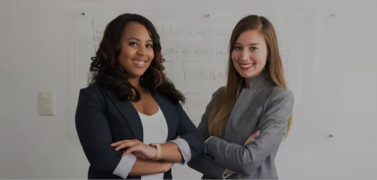 A Plano A Cursos Online é a escolha ideal para quem deseja aprender inglês com qualidade, praticidade e foco em resultados reais. Com mais de 20 anos de experiência em educação e uma equipe de professores altamente qualificados, oferecemos aulas 100% online, ao vivo e personalizadas, adaptadas às suas necessidades e objetivos. Seja para conquistar uma oportunidade no mercado de trabalho, viajar com mais segurança ou se preparar para exames de proficiência, aqui você encontra o curso certo para você: Inglês para Negócios: domine a comunicação no ambiente corporativo e destaque-se profissionalmente. Inglês para Viagens: aprenda a se comunicar em aeroportos, hotéis, restaurantes e durante passeios no exterior. Aulas de Conversação: ganhe fluência, confiança e desenvoltura com professores experientes. Preparatório para TOEFL e IELTS: conquiste as melhores notas nos principais exames internacionais. Mentoria de Inglês: acompanhamento individual e estratégico para acelerar seu aprendizado. Inglês On Demand: estude no seu ritmo, com flexibilidade total de dias e horários. Com a Plano A, você aprende no seu tempo, com apoio contínuo e uma metodologia comprovada que valoriza suas conquistas. Além disso, parte dos nossos lucros é destinada a projetos sociais – aprender com propósito também faz parte do nosso plano. Comece agora mesmo e transforme seu inglês com quem entende de educação online