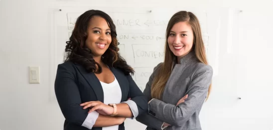 A Plano A Cursos Online é a escolha ideal para quem deseja aprender inglês com qualidade, praticidade e foco em resultados reais. Com mais de 20 anos de experiência em educação e uma equipe de professores altamente qualificados, oferecemos aulas 100% online, ao vivo e personalizadas, adaptadas às suas necessidades e objetivos. Seja para conquistar uma oportunidade no mercado de trabalho, viajar com mais segurança ou se preparar para exames de proficiência, aqui você encontra o curso certo para você: Inglês para Negócios: domine a comunicação no ambiente corporativo e destaque-se profissionalmente. Inglês para Viagens: aprenda a se comunicar em aeroportos, hotéis, restaurantes e durante passeios no exterior. Aulas de Conversação: ganhe fluência, confiança e desenvoltura com professores experientes. Preparatório para TOEFL e IELTS: conquiste as melhores notas nos principais exames internacionais. Mentoria de Inglês: acompanhamento individual e estratégico para acelerar seu aprendizado. Inglês On Demand: estude no seu ritmo, com flexibilidade total de dias e horários. Com a Plano A, você aprende no seu tempo, com apoio contínuo e uma metodologia comprovada que valoriza suas conquistas. Além disso, parte dos nossos lucros é destinada a projetos sociais – aprender com propósito também faz parte do nosso plano. Comece agora mesmo e transforme seu inglês com quem entende de educação online